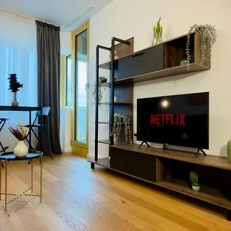 Aviatiei Park Haven - Stylish 1br With Balcony Lejlighed *