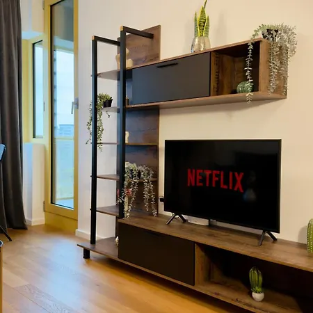 Aviatiei Park Haven - Stylish 1br With Balcony ブカレスト